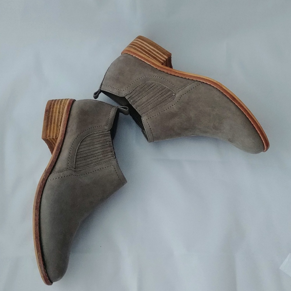 💗Aldo suede ankle booties NWT 2 1/2